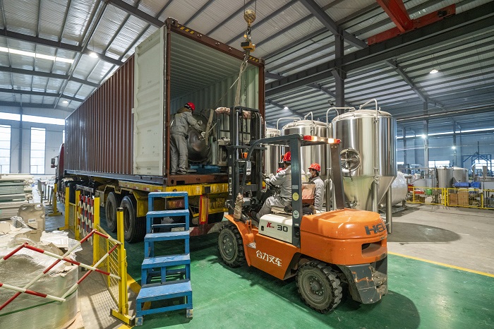 山東天泰<a href=http://www.hldcar.cn/ target=_blank class=infotextkey>啤酒設(shè)備</a>