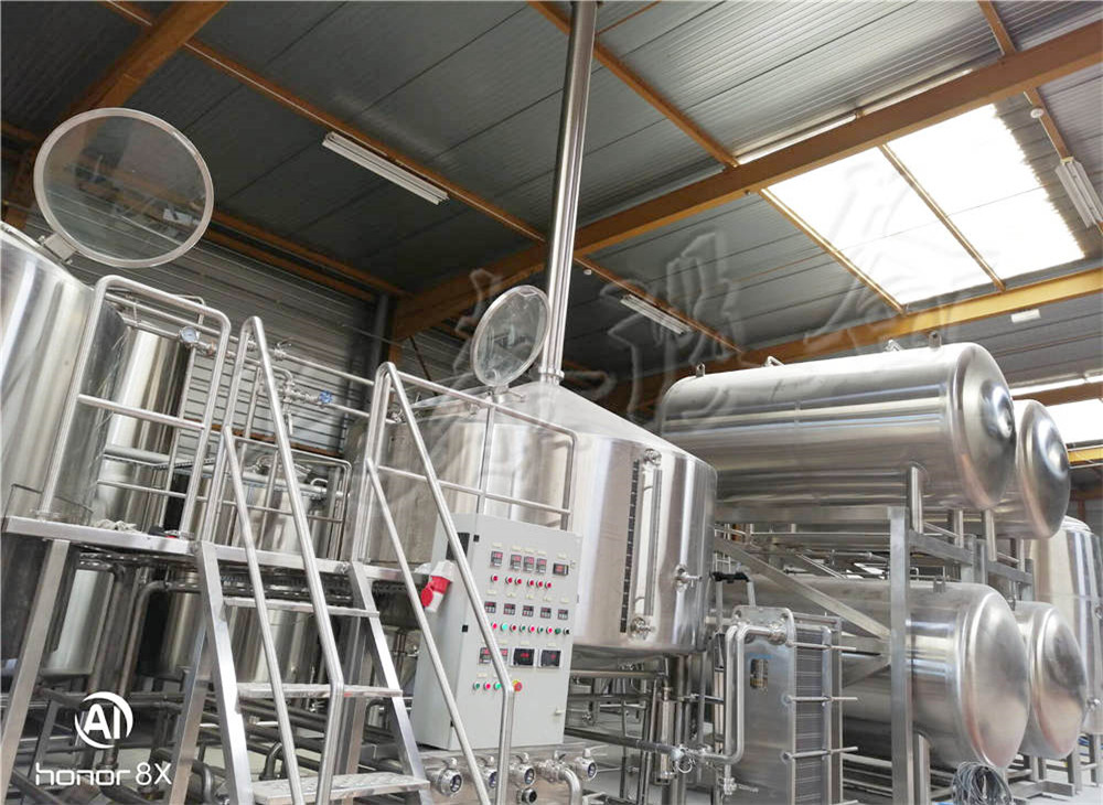 精釀啤酒設(shè)備體系中灌裝機(jī)的工作原理