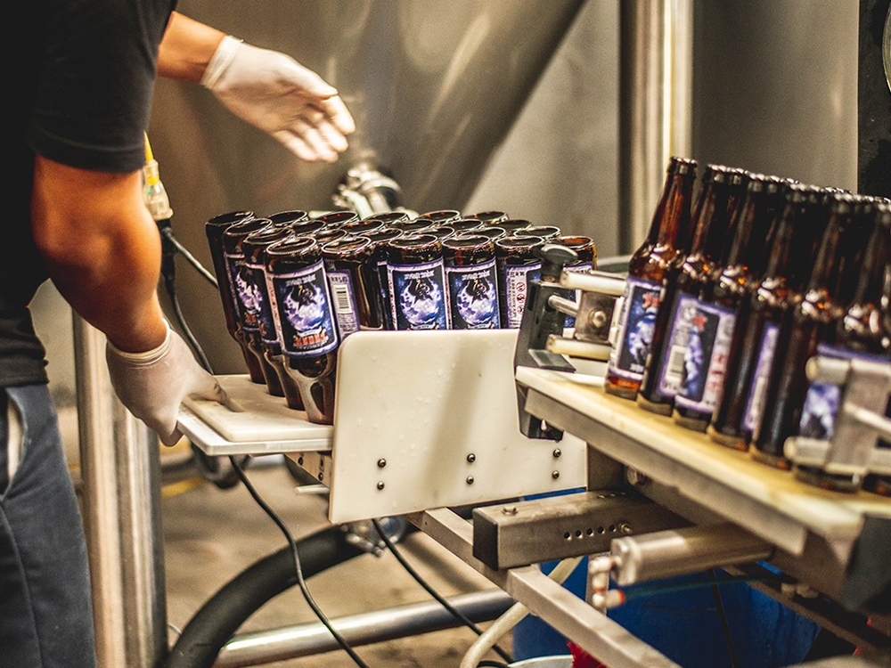 為什么啤酒瓶都是棕色和綠色的？